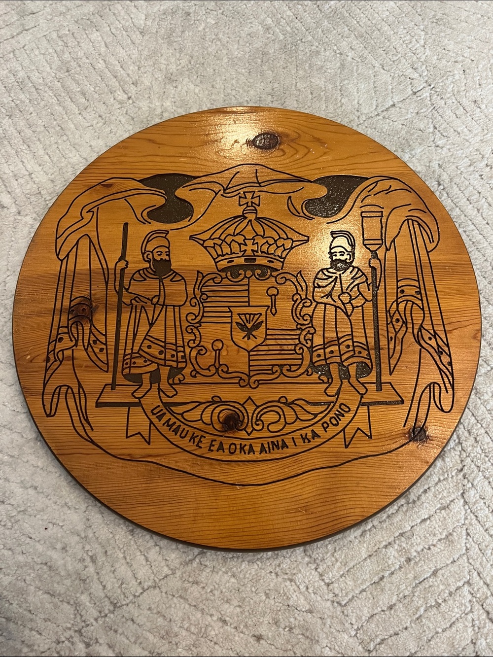 XL Wooden Round Plaque with Brown and Hawaiian Coat of Arms decor